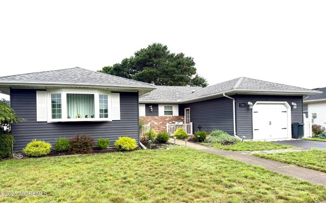 Exterior, Facade, Ranch