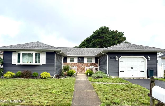 Attached, Exterior, Facade, Ranch