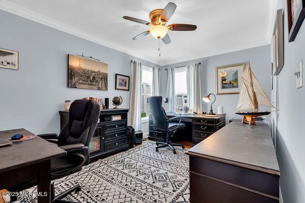 Home Office, Interior