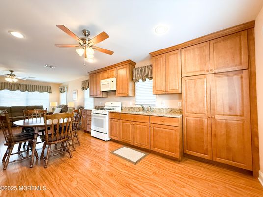 Dining room, Interior, Kitchen, Recessed Lighting, Wood Texture Flooring