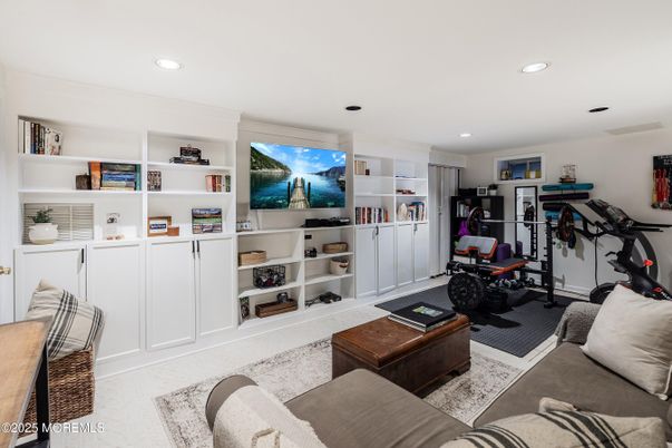 Fitness Equipment, Interior, Living room, Recessed Lighting
