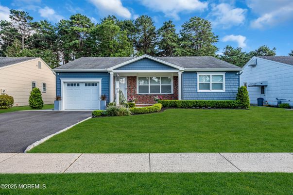 Attached, Exterior, Facade, Brick Facade, Ranch