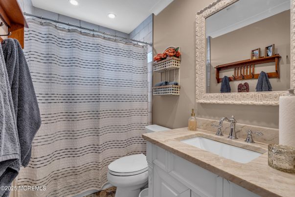 Bathroom, Interior, Recessed Lighting