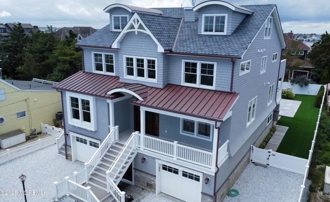 Exterior, Facade, Queen Anne Victorian