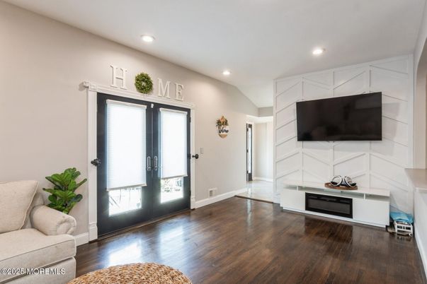 Interior, Recessed Lighting, Wood Texture Flooring