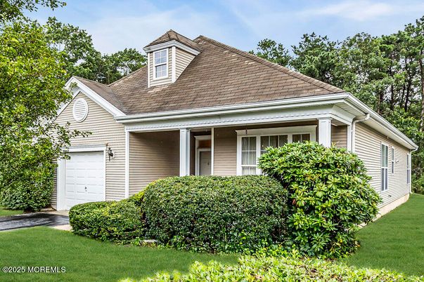 Attached, Exterior, Facade, Cape Cod