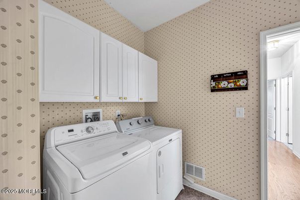 Interior, Washer, Wood Texture Flooring