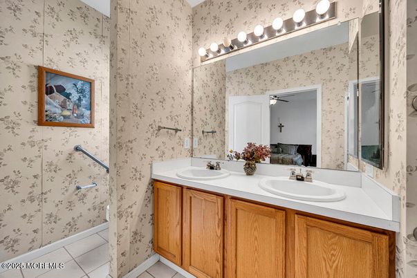 Bathroom, Dual Sink Vanities, Interior