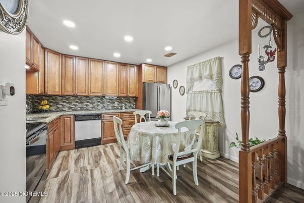 Dining room, Interior, Kitchen, Recessed Lighting, Wood Texture Flooring
