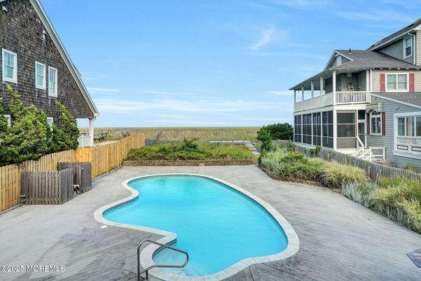 Exterior, Pool, Water
