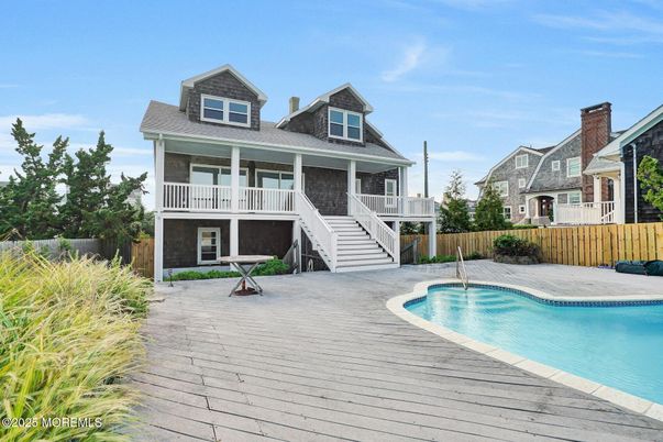 Exterior, Facade, Pool, Queen Anne Victorian