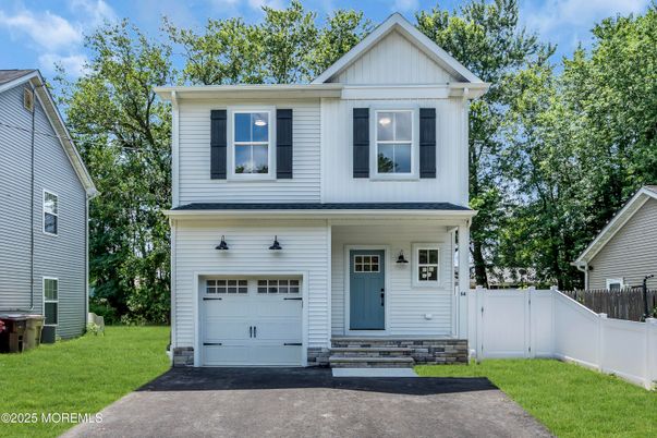Attached, Exterior, Facade, Farmhouse
