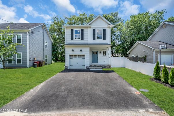 Attached, Exterior, Facade, Farmhouse