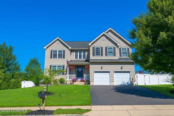 Attached, Exterior, Facade, Farmhouse