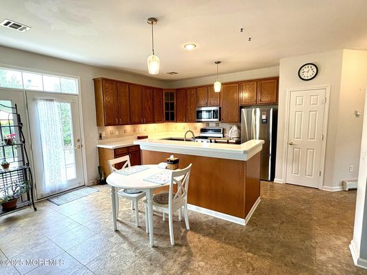 Dining room, Interior, Kitchen, Pendant Lights, Recessed Lighting, Stainless Steel Appliances