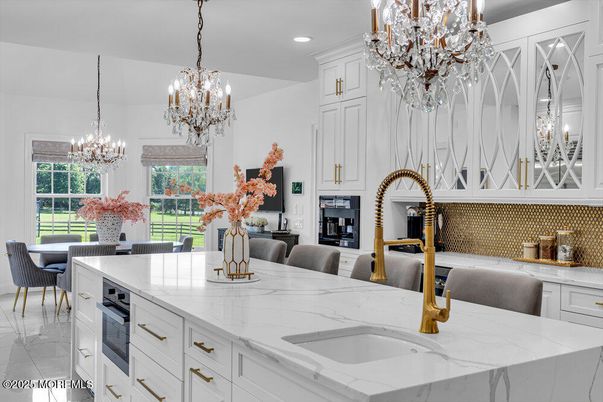 Chandelier, Dining room, Interior, Kitchen, Marble, Recessed Lighting