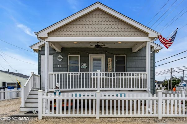 Exterior, Facade, American Craftsman