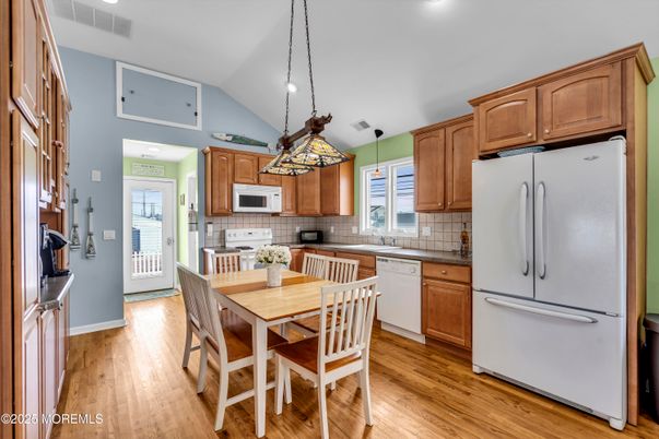 Dining room, Interior, Kitchen, Pendant Lights, Recessed Lighting, Wood Texture Flooring