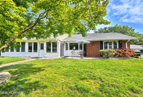Exterior, Facade, Brick Facade, Ranch