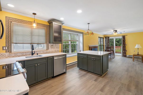 Dining room, Interior, Kitchen, Pendant Lights, Recessed Lighting, Wood Texture Flooring