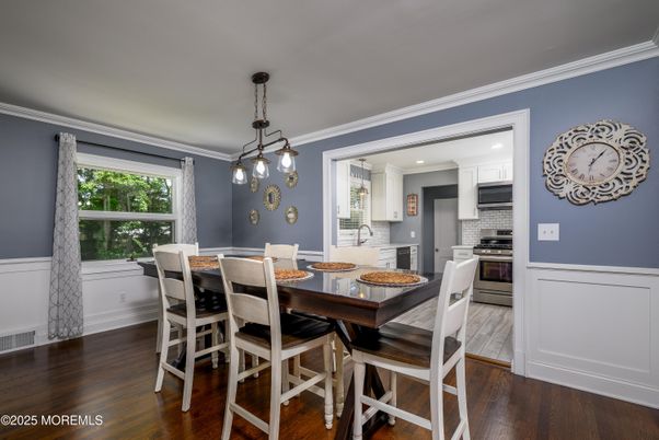Dining room, Interior, Kitchen, Pendant Lights, Recessed Lighting, Wood Texture Flooring