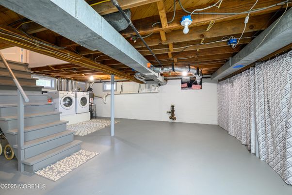 Interior, Washer, Wooden Beams