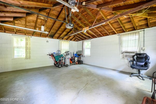 Empty room, Interior, Wooden Beams, Wooden Ceilings