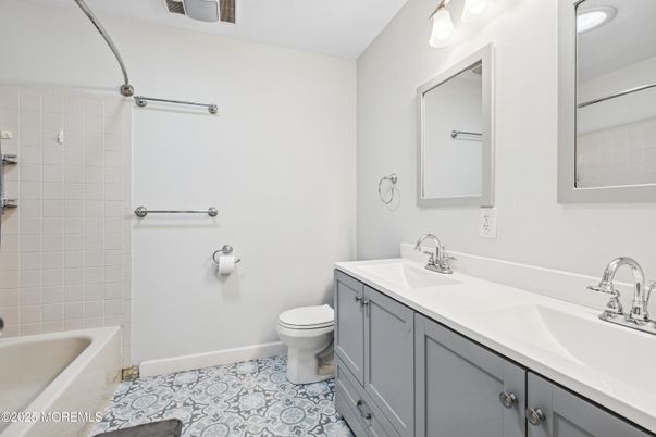 Bathroom, Dual Sink Vanities, Interior