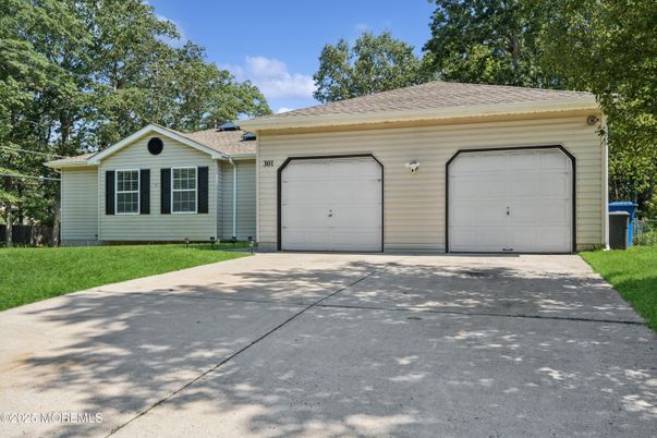 Attached, Exterior, Facade, Ranch