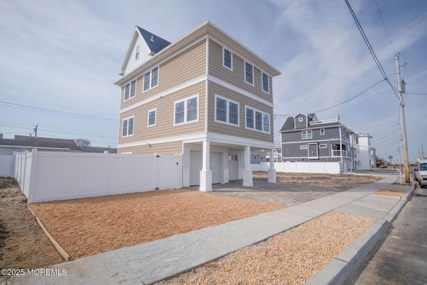 Exterior, Facade, Farmhouse