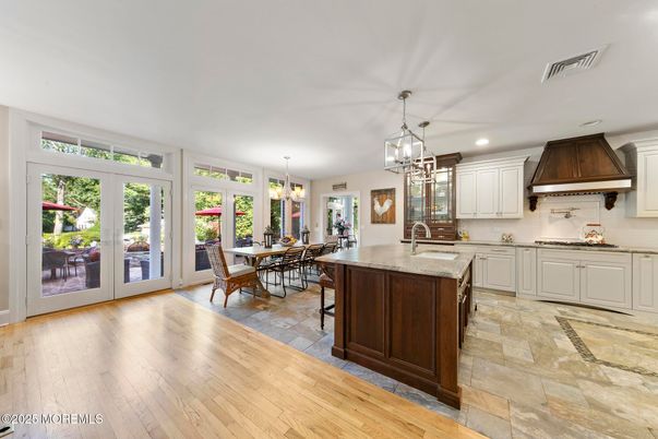 Chandelier, Dining room, Interior, Kitchen, Pendant Lights, Recessed Lighting, Wood Texture Flooring