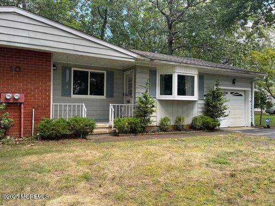 Attached, Exterior, Facade, Brick Facade, Ranch