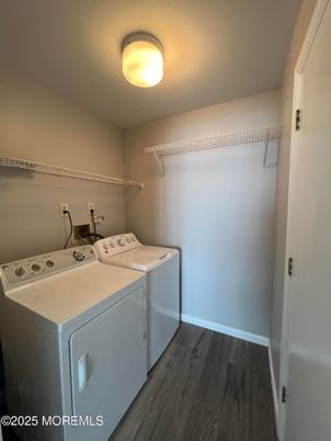Interior, Utility Closets, Washer, Wood Texture Flooring