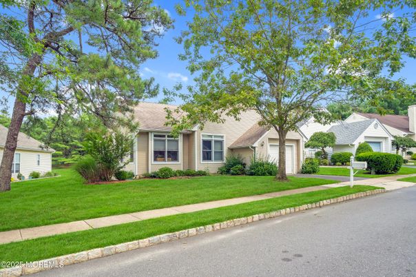 Attached, Exterior, Facade, Cape Cod