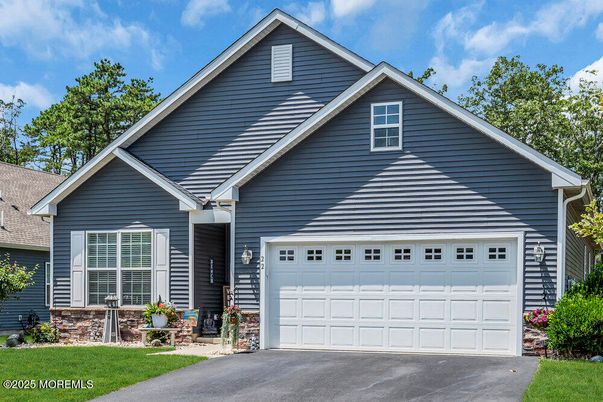 Attached, Exterior, Facade, American Craftsman
