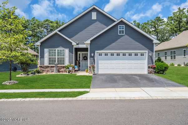 Attached, Exterior, Facade, American Craftsman