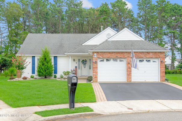 Attached, Exterior, Facade, Brick Facade, Ranch