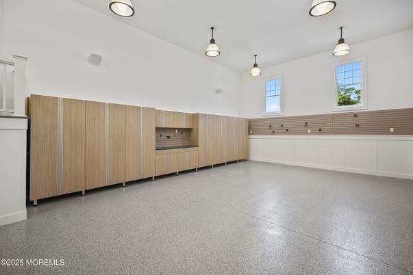 Empty room, Interior, Pendant Lights