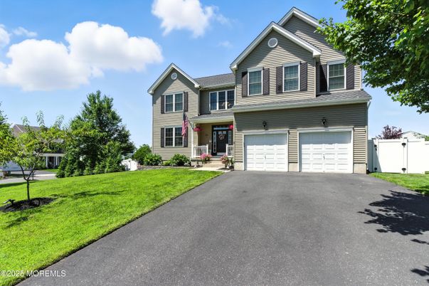 Attached, Exterior, Facade, Farmhouse