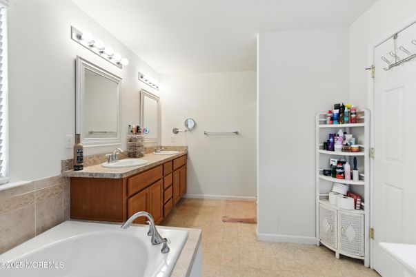 Bathroom, Dual Sink Vanities, Interior
