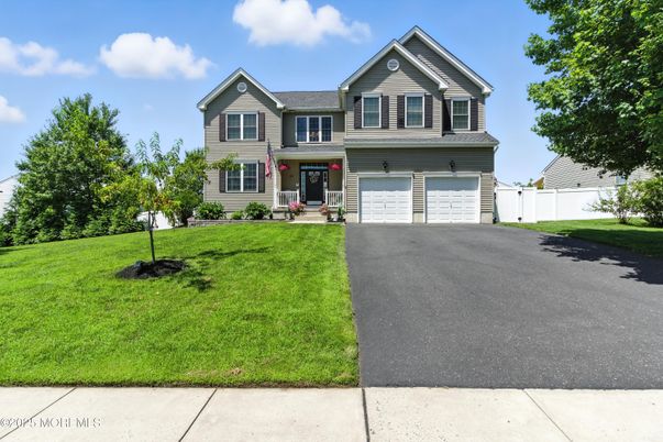 Attached, Exterior, Facade, Farmhouse
