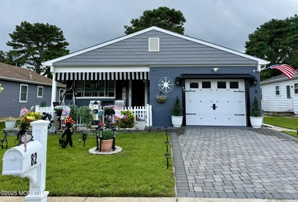 Attached, Exterior, Facade, Ranch