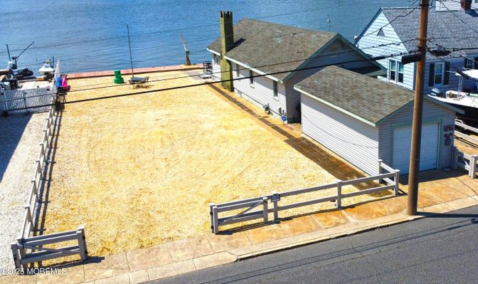 Exterior, Water