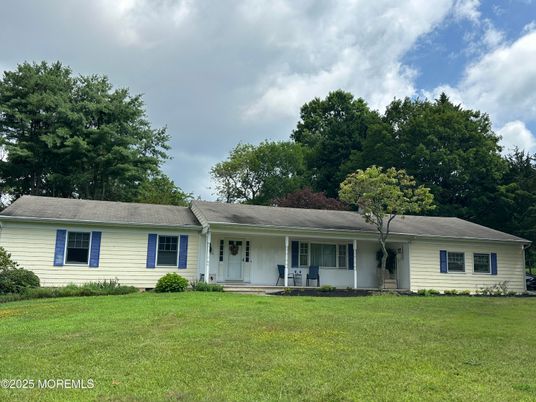 Backyard, Exterior, Facade, Ranch