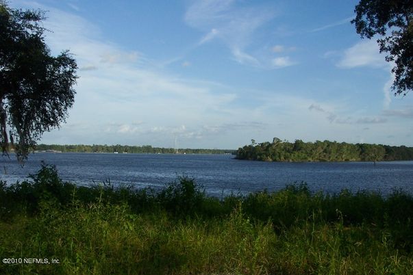 Exterior, Lake