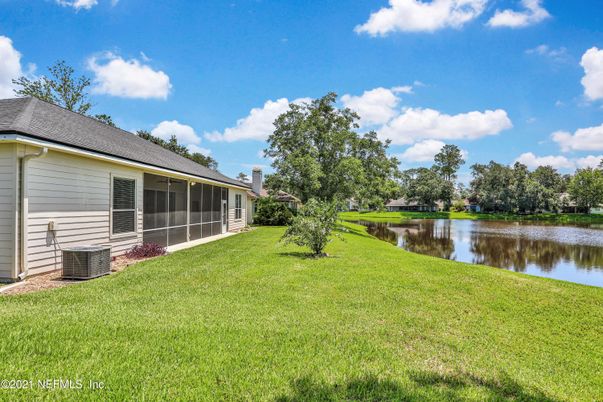 Exterior, Lake