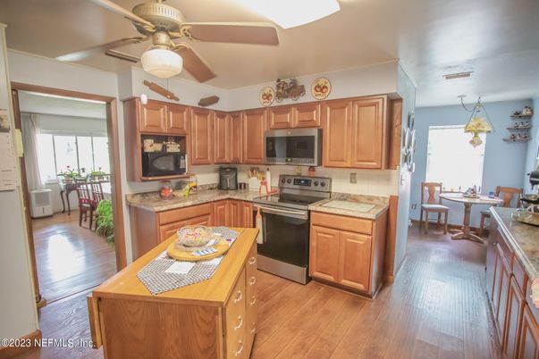 Dining room, Interior, Kitchen, Stainless Steel Appliances, Wood Texture Flooring
