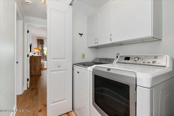 Interior, Washer, Wood Texture Flooring