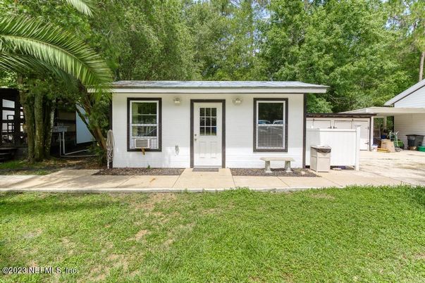 Exterior, Facade, Ranch
