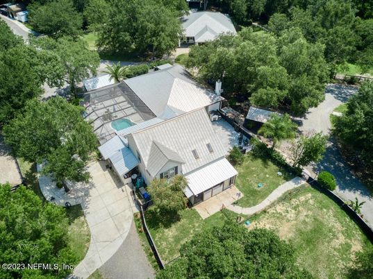 Exterior, Drone